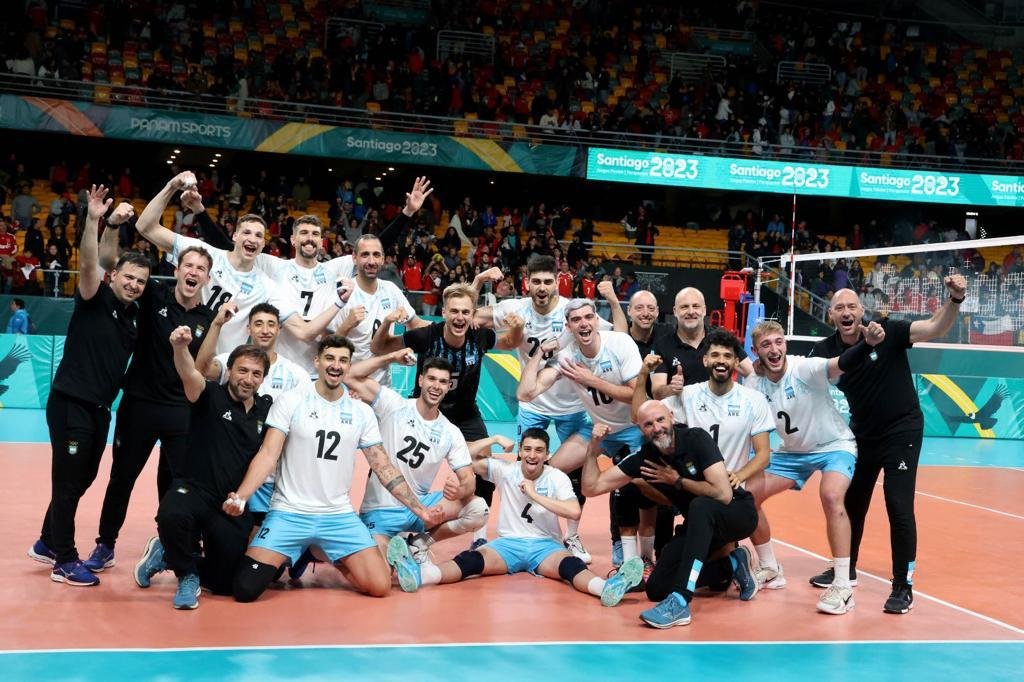 En este momento estás viendo JJPP Santiago 2023: VOLEY MASCULINO | ARGENTINA GANÓ SUS TRES PARTIDOS Y CLASIFICÓ A SEMIFINALES