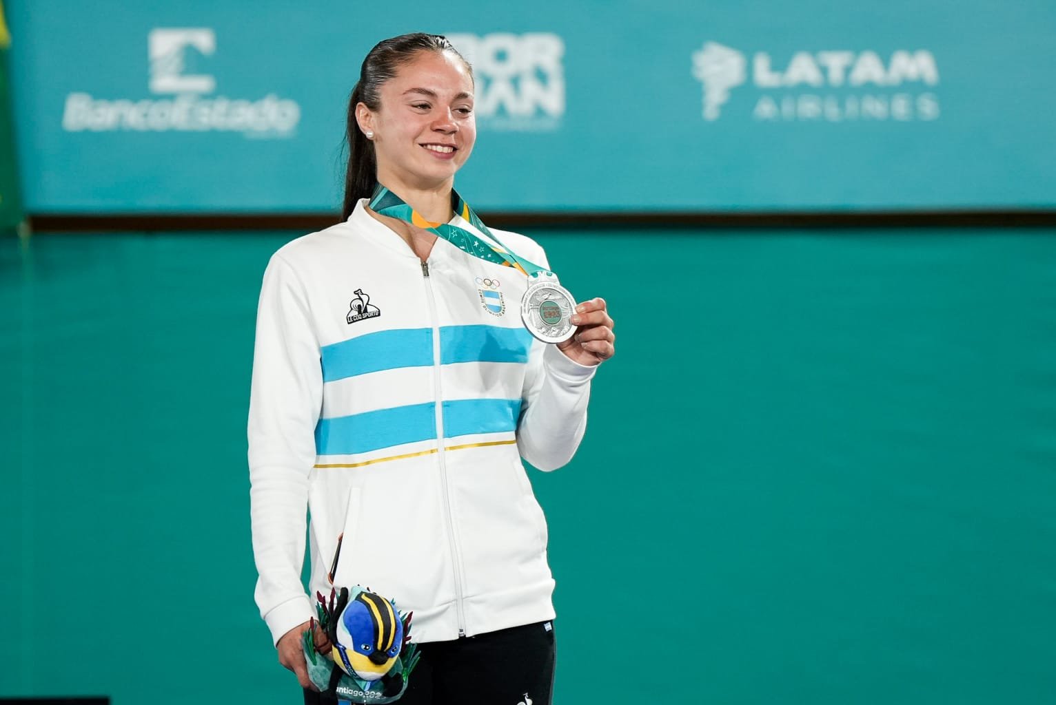 En este momento estás viendo JJPP Santiago 2023: JUDO | CON LA SONRISA DE GÓMEZ EN EL PODIO, ARGENTINA SUMÓ UNA MEDALLA PLATEADA