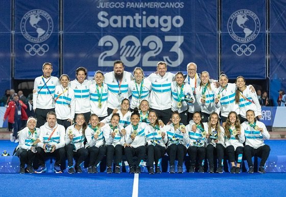 En este momento estás viendo JJPP Santiago 2023: HOCKEY CÉSPED | FESTEJADA MEDALLA DE ORO PARA LAS LEONAS