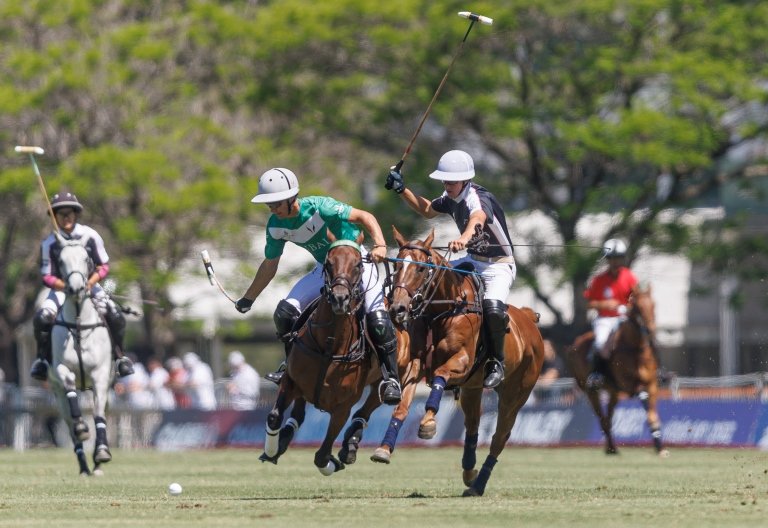 En este momento estás viendo Polo masculino: VICTORIAS DE LA DOLFINA SAUDI, LA HACHE LA ROCA, LA ENSENADA BRUBANK Y LA NATIVIDAD EN EL 130° ABIERTO DE PALERMO