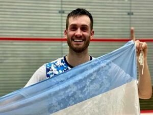 Lee más sobre el artículo Squash: ROMIGLIO CAYÓ ANTE UNO DE LOS MEJORES DEL MUNDO EN SINGAPUR