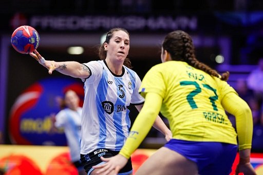 En este momento estás viendo Handball femenino: LA GARRA CAYÓ CON BRASIL EN EL SEGUNDO PARTIDO DE LA SEGUNDA FASE