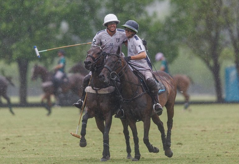 En este momento estás viendo Polo masculino: LA ESQUINA Y EL OVERO Z7 UAE OBTUVIERON LOS DOS LUGARES EN JUEGO PARA EL ABIERTO ARGENTINO DE PALERMO
