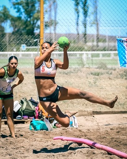 En este momento estás viendo Beach Handball femenino: IFES FLY SUMMER DE NEUQUÉN VOLVIÓ A OBTENER LA COPA ARGENTINA