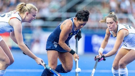 En este momento estás viendo Hockey césped femenino: LAS LEONAS CERRARON LA SERIE «FEBRERO» CON UNA DERROTA