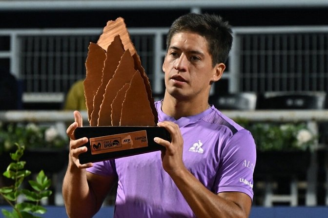 En este momento estás viendo Tenis masculino: SEBASTIÀN BÁEZ METIÓ UN SEGUNDO TORNEO AL HILO