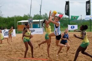 Lee más sobre el artículo Beach Handball: EN EL SUR-CENTRO, AMBAS RAMAS DEARGENTINA DEFINIRÁN CON BRASIL