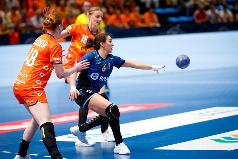 En este momento estás viendo Handball femenino: LA GARRA CAYÓ EN EL INICIO DEL PREOLÍMPICO