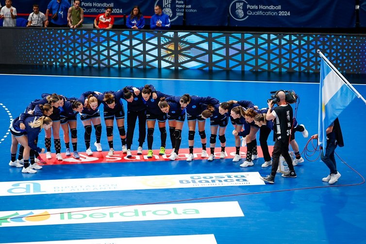 En este momento estás viendo Handball femenino: GRAN PARTIDO DE LA GARRA QUE CAYÓ CON ESPAÑA EN EL PREOLÍMPICO