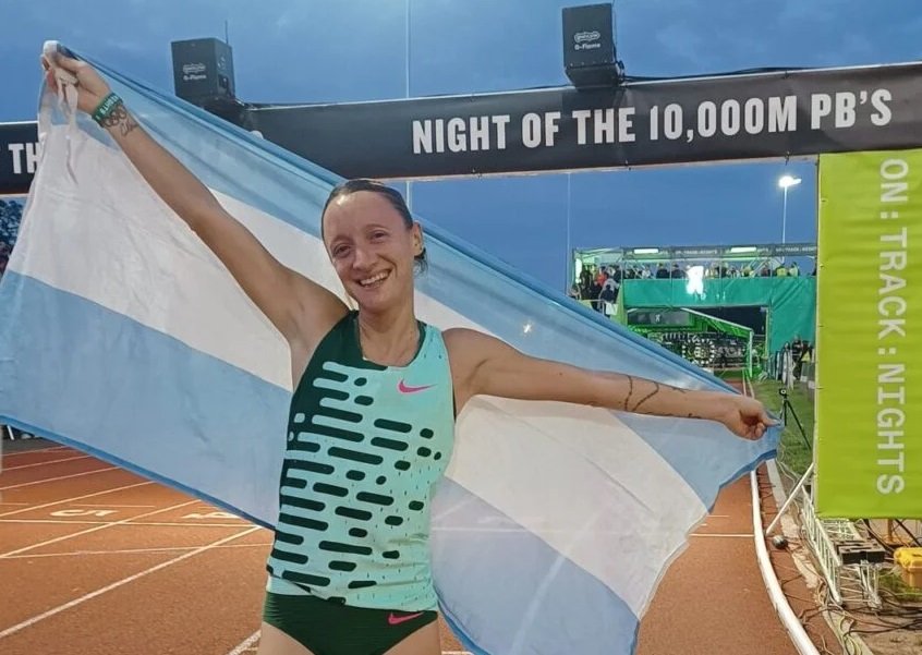En este momento estás viendo Atletismo: FLORENCIA BORELLI, A CENTÉSIMAS DE SU RÉCORD EN 10.000 METROS