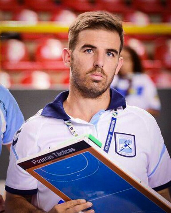 En este momento estás viendo Handball femenino: MARIANO MUÑOZ SERÁ EL ENTRENADOR DE LA GARRA