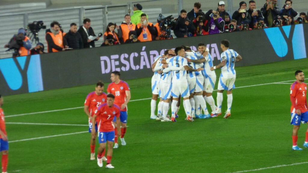 Fútbol masculino: ELIMINATORIAS SUDAMERICANAS | GALERÍA DE IMÁGENES DEL PARTIDO ARGENTINA - CHILE