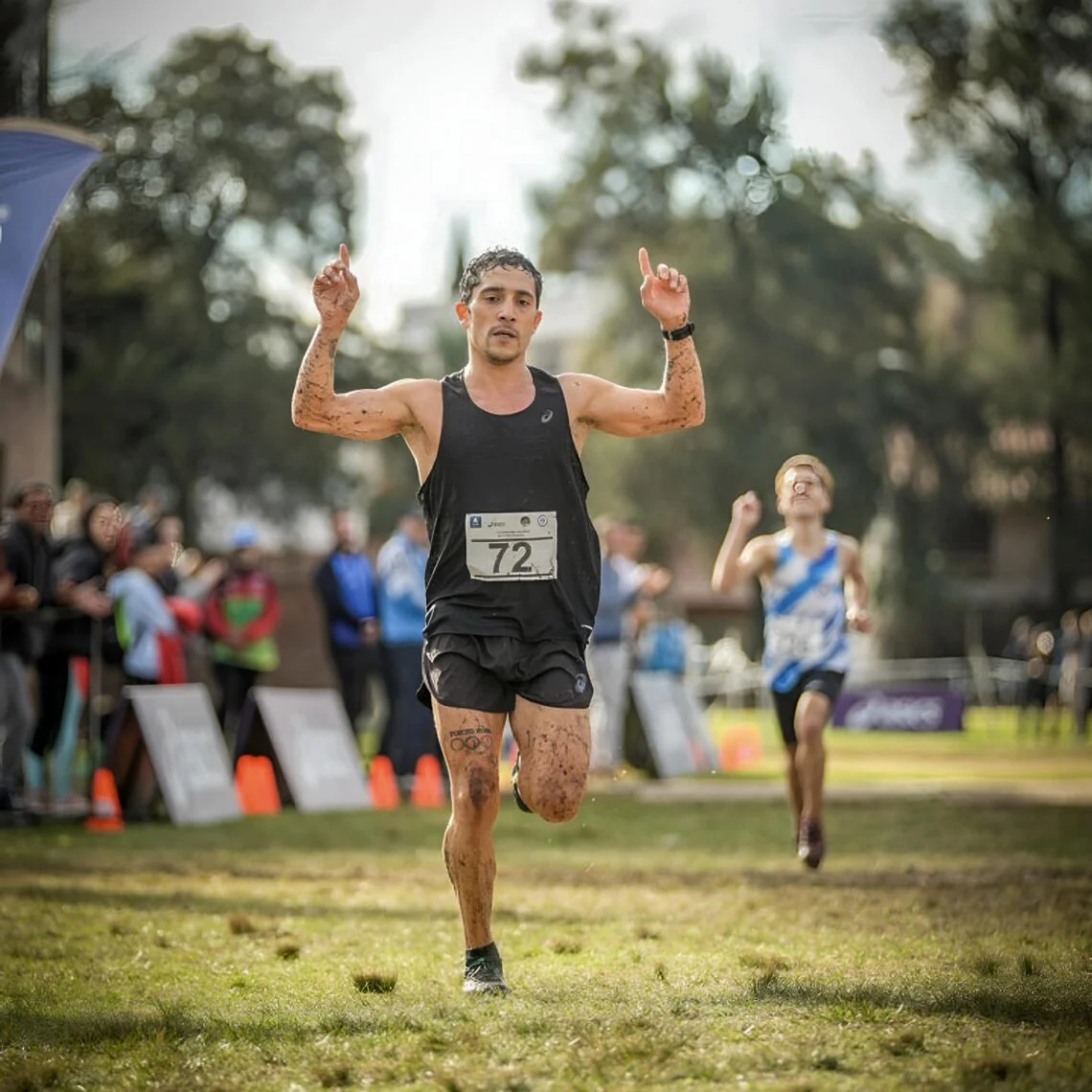 En este momento estás viendo Atletismo: JOAQUÍN ARBE Y SOFÍA GÓMEZ, CAMPEONES DE MAYORES EN EL NACIONAL DE CROSS COUNTRY