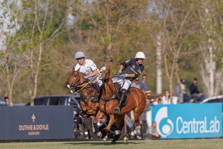En este momento estás viendo Polo masculino: LA DOLFINA SAUDI Y ELLERSTINA UAE YELLOW ROSE GANARON EN LA SEGUNDA JORNADA DEL 131º ABIERTO DE HURLINGHAM