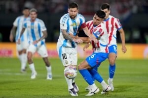 Lee más sobre el artículo Fútbol masculino: ELIMINATORIAS SUDAMERICANAS | ARGENTINA NO PUDO CONTRA PARAGUAY Y CAYÓ EN ASUNCIÓN