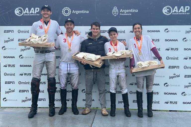 En este momento estás viendo Polo: CENTAUROS OBTUVO LA COPA PRESIDENTE Y LA ENSENADA GANÓ LA COPA DE HONOR