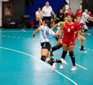 Lee más sobre el artículo Handball femenino: EN EL SUR-CENTRO, LA GARRA LE GANÓ A CHILE
