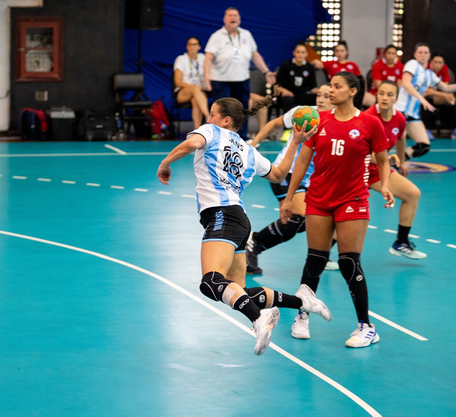 En este momento estás viendo Handball femenino: EN EL SUR-CENTRO, LA GARRA LE GANÓ A CHILE