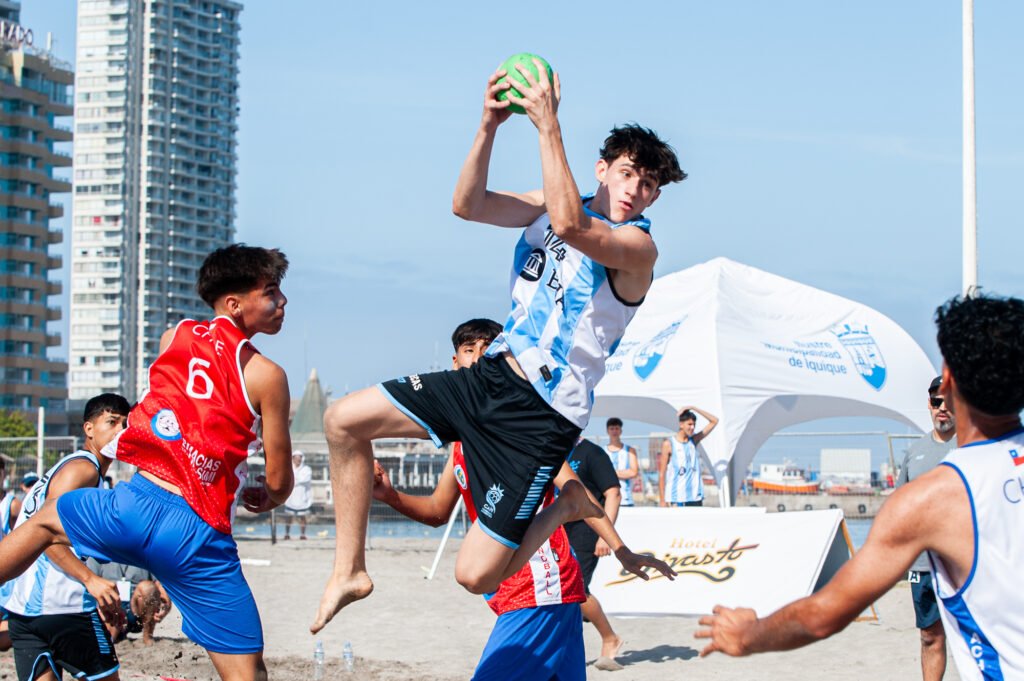 En este momento estás viendo Beach Handball: DEBUT CON TRIUNFOS EN EL TORNEO SUR-CENTRO JUVENIL