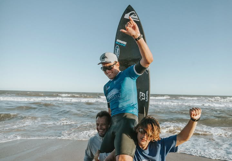 En este momento estás viendo Surf: FRANCO RADZIUNAS GANÓ LA COPA RÍO DE LA PLATA REALIZADA EN URUGUAY