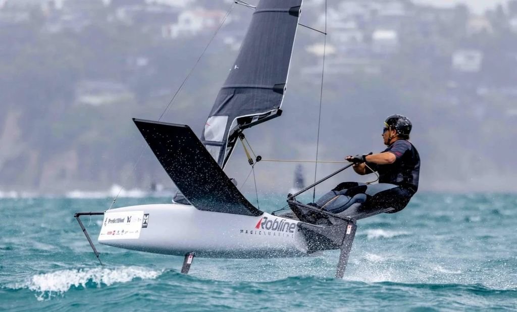 En este momento estás viendo Yachting/Vela: MASSIMO CONTESSI FUE 20° EN EL MUNDIAL DE MOTH