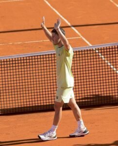 Lee más sobre el artículo Tenis masculino: SE RETIRÓ EL PEQUE SCHWARTZMAN