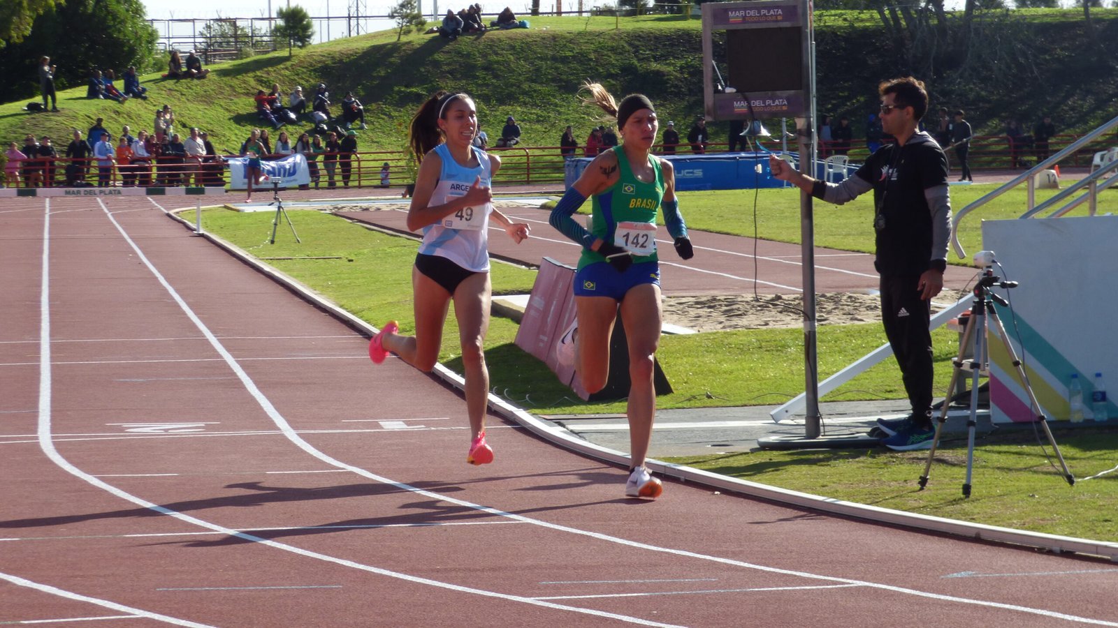 En este momento estás viendo Atletismo: LEVAGGI, GÓMEZ Y COSSIO LIDERAN EL CONTINENTAL TOUR EN SANTIAGO DE CHILE
