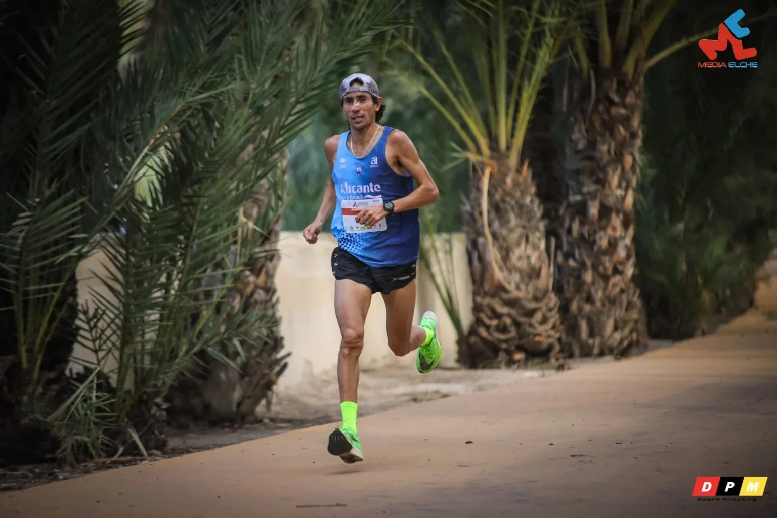 En este momento estás viendo Atletismo: MIGUEL BÁRZOLA GANÓ MEDIO MARATÓN DE ELCHE