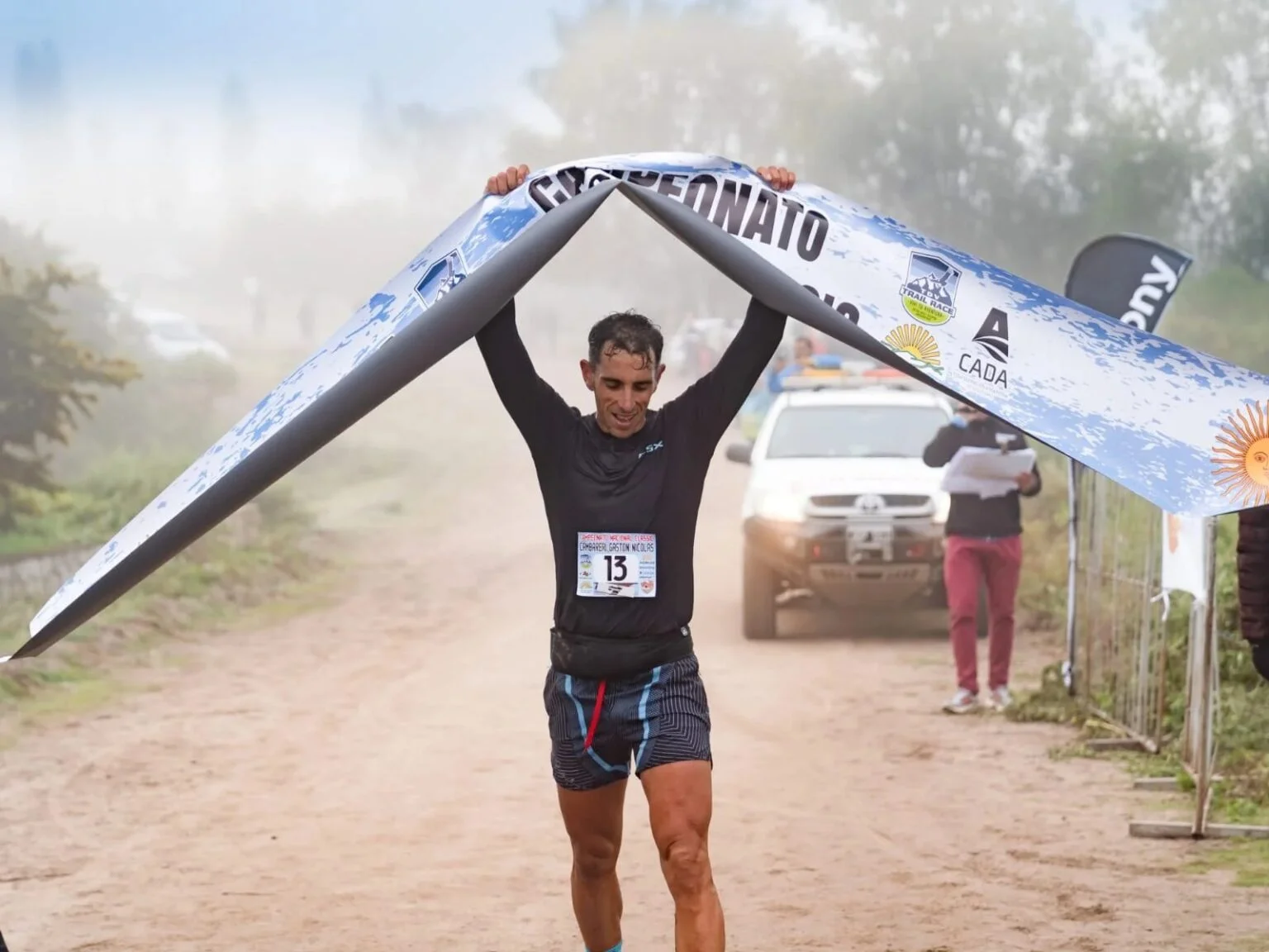 En este momento estás viendo Atletismo: GASTÓN CAMBARERI Y PIA CARAYOL, CAMPEONES DEL CLASSIC EN EL NACIONAL DE MONTAÑA