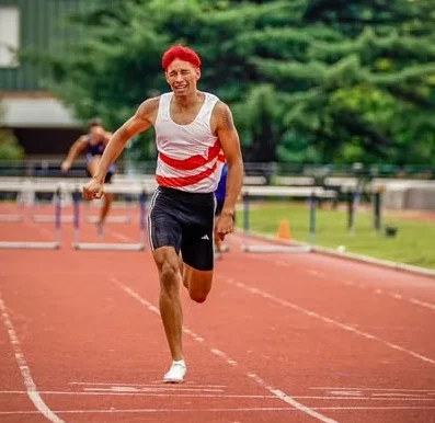 En este momento estás viendo Atletismo: BRUNO DE GENARO VOLVIÓ A COMPETIR EN 400 METROS CON VALLAS