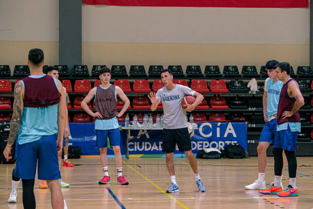 Básquet masculino: LA SELECCIÓN COMENZÓ A TRABAJAR PARA SUS PRÓXIMOS COMPROMISOS