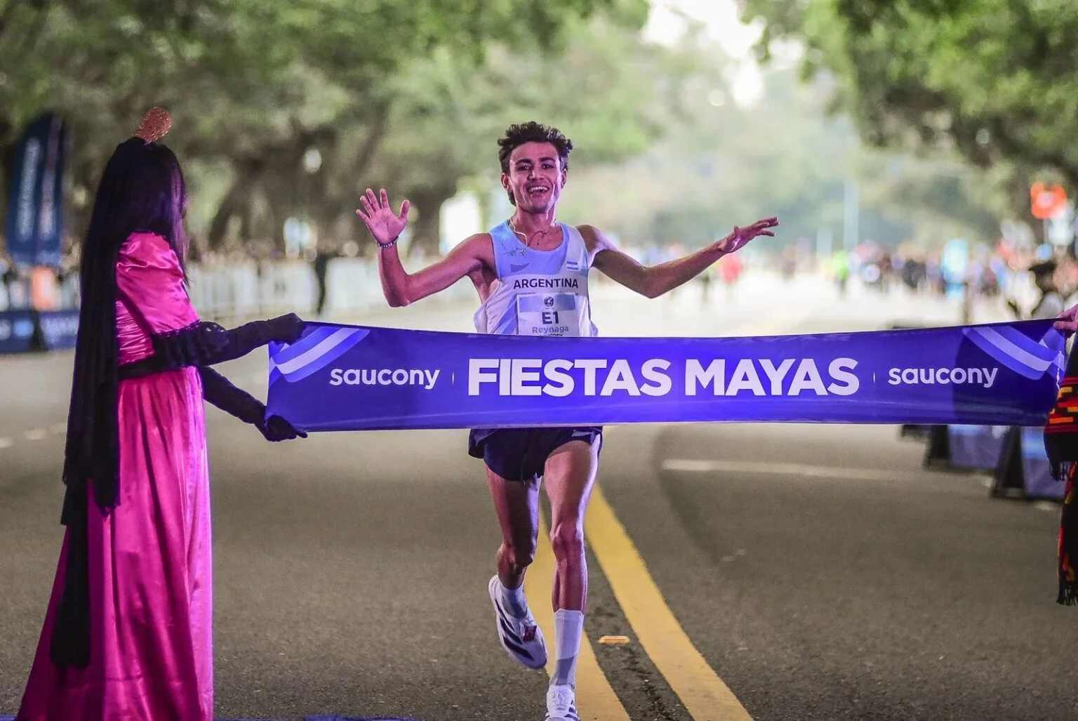 En este momento estás viendo Atletismo: MATÍAS REYNAGA Y NÉLIDA PEÑAFLOR SE ADJUDICARON FIESTAS MAYAS