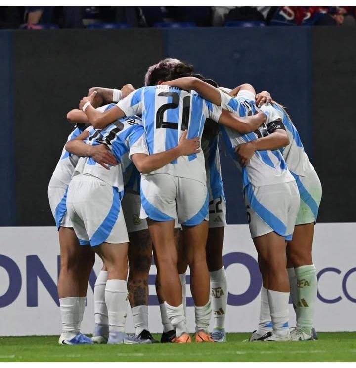 En este momento estás viendo Fútbol femenino: COPA AMÉRICA | LAS CHICAS ARGENTINAS, PRIMERAS EN LA TABLA DE SU ZONA
