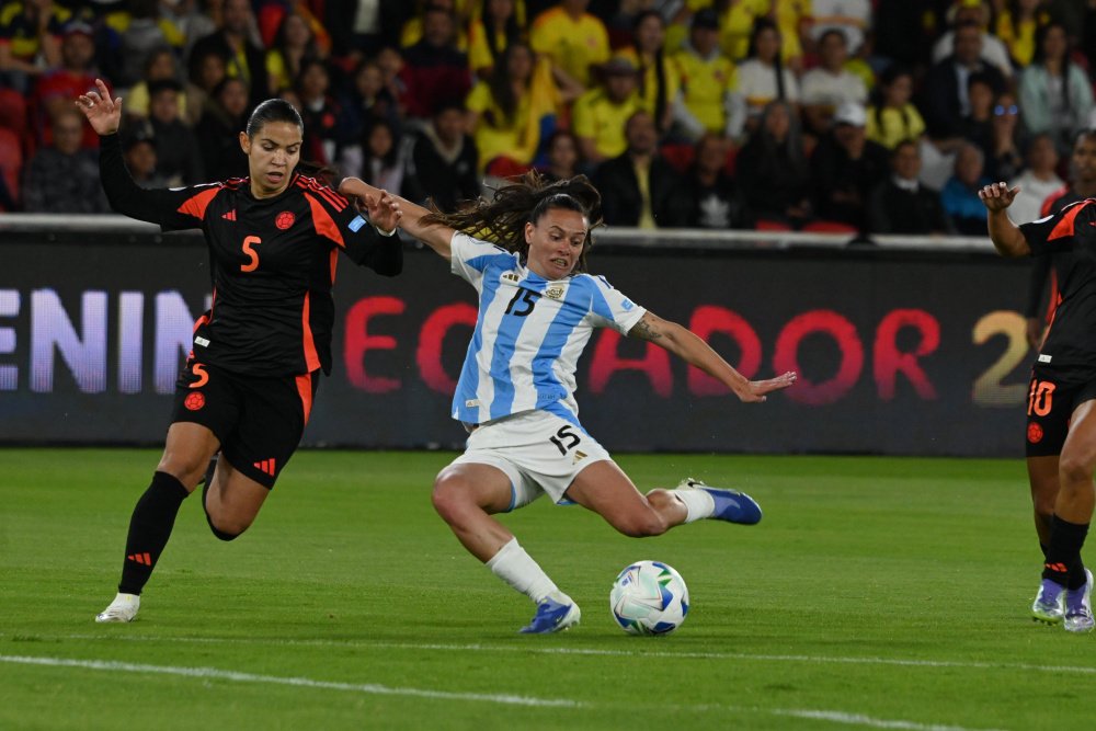 En este momento estás viendo Fútbol femenino: COPA AMÉRICA | ARGENTINA CAYÓ POR PENALES FRENTE A COLOMBIA EN SEMIFINALES