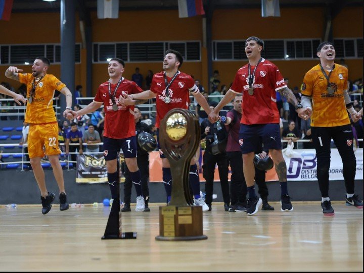 En este momento estás viendo Futsal masculino: INDEPENDIENTE CONSIGUIÓ POR PRIMERA VEZ LA COPA DE ORO
