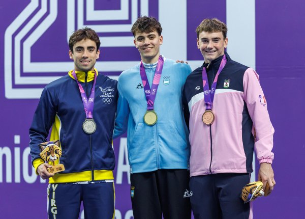 En este momento estás viendo Juegos ASU 2025: NATACIÓN | ULISES SARAVIA GANÓ EL ORO EN 100 METROS ESPALDA