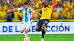 Lee más sobre el artículo Fútbol masculino: ELIMINATORIAS SUDAMERICANAS | ARGENTINA CAYÓ CON ECUADOR EN EL CIERRE DE LA CLASIFICACIÓN
