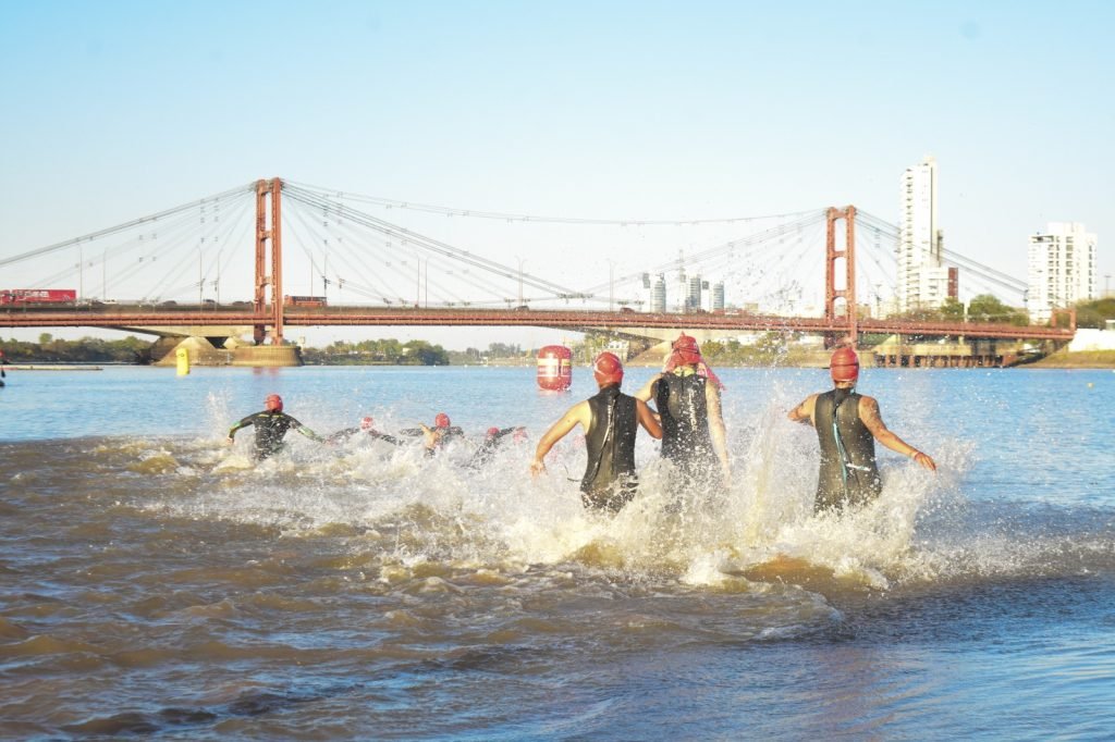 En este momento estás viendo Jadar 2025: LA COSTANERA SANTAFESINA VIBRÓ CON EL TRIATLÓN