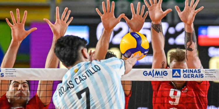 En este momento estás viendo Voley masculino: LA SELECCIÓN ARGENTINA LE GANÓ A CHILE EN LA SEGUNDA PRESENTACIÓN DE LA COPA AMÉRICA