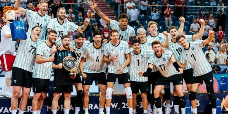 En este momento estás viendo Voley masculino: ARGENTINA SE QUEDÓ CON EL MEMORIAL HB WAGNER TRAS VENCER AL LOCAL POLONIA