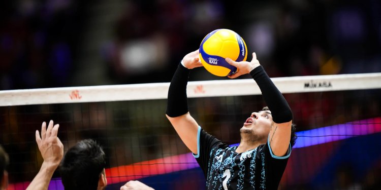 En este momento estás viendo Voley masculino: VNL | ARGENTINA NO PUDO CON JAPÓN Y PERDIÓ EN CINCO SETS