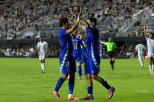Lee más sobre el artículo Fútbol masculino: LA SELECCIÓN ARGENTINA GOLEÓ A PUERTO RICO EN EL AMISTOSO JUGADO EN MIAMI