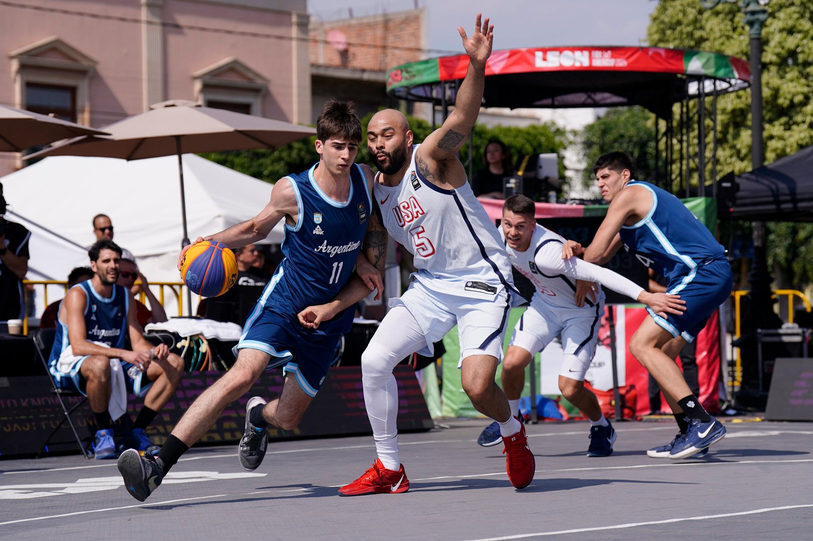 En este momento estás viendo Básquet 3×3: AMBAS RAMAS DE ARGENTINA CAYERON CON ESTADOS UNIDOS EN LOS CUARTOS DE FINAL DE LA AMERICUP 2025