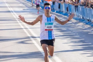 Lee más sobre el artículo Atletismo: FABIÁN MANRIQUE SUMÓ EXPERIENCIA EN LOS 10KM VALENCIA