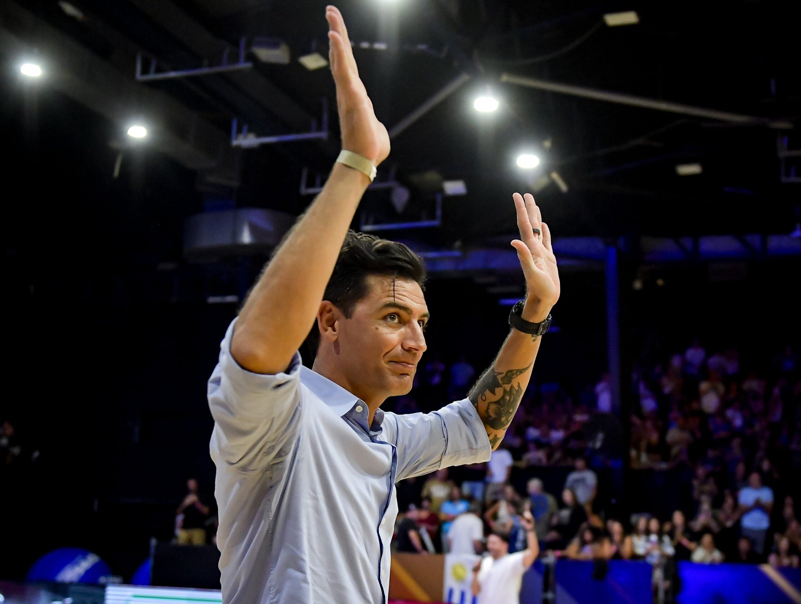 En este momento estás viendo Básquet masculino: RECONOCIMIENTO A CARLOS DELFINO POR SU TRAYECTORIA EN LA SELECCIÓN ARGENTINA