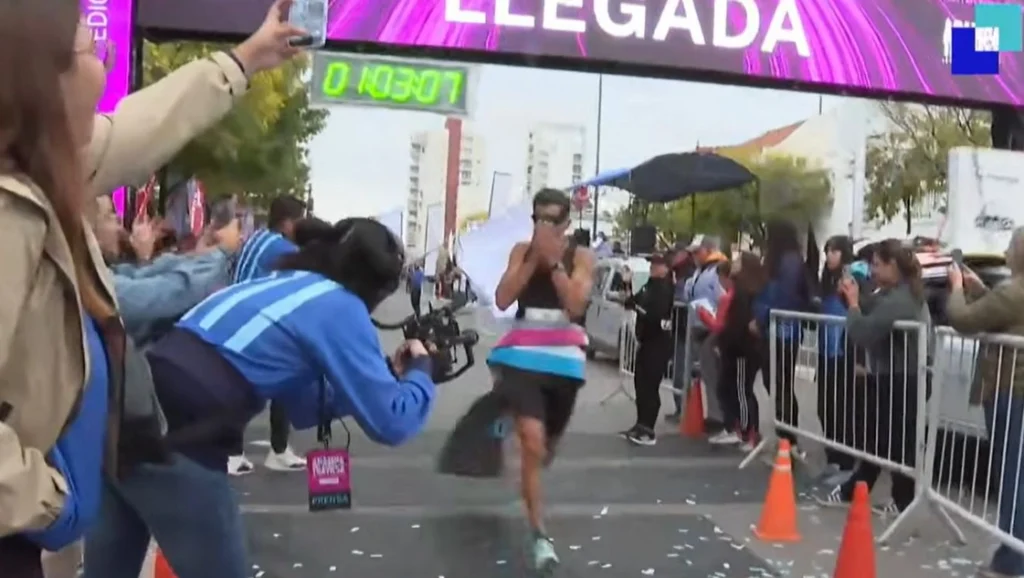 Atletismo: LUCAS MACHADO Y ANGELINA REYES GANARON EL MARATÓN A PAMPA TRAVIESA Y MANUEL CÓRSICO Y LORENA CUELLO EL MEDIO MARATÓN