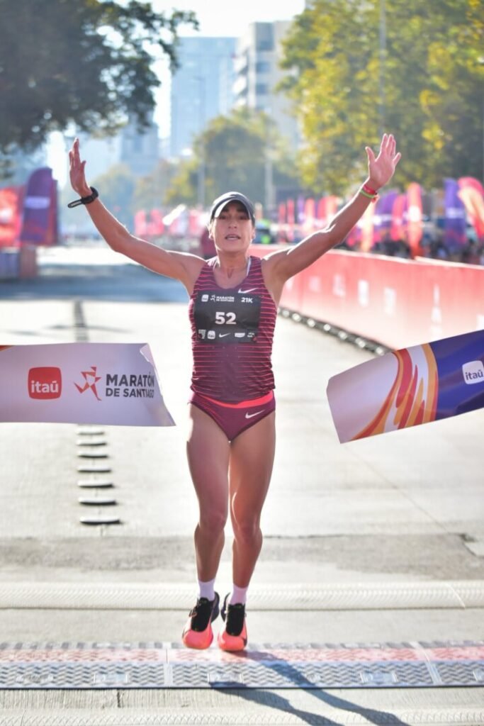 Atletismo: BELÉN CASETTA GANÓ EL MEDIO MARATÓN DE SANTIAGO DE CHILE