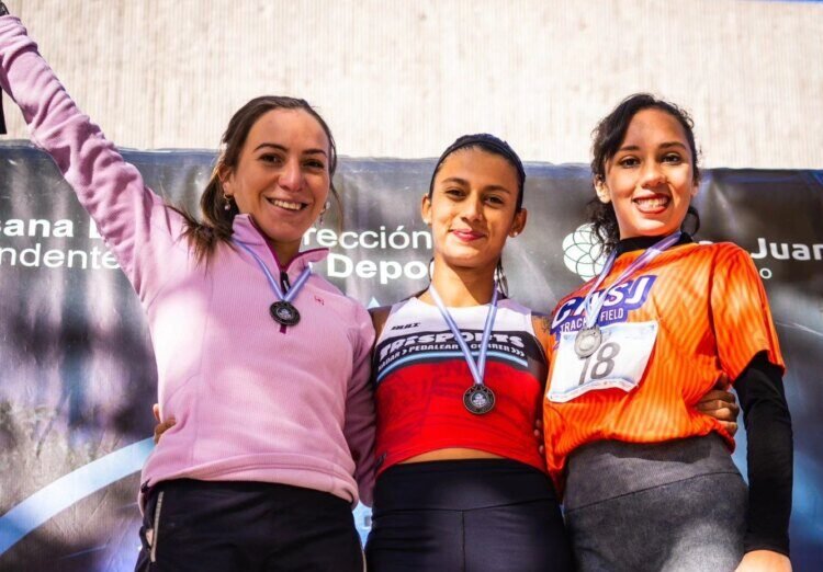 En este momento estás viendo Atletismo: LORENA CUELLO E IGNACIO SÁNCHEZ GANARON LA CUARTA ETAPA DEL CIRCUITO CARRERAS 10 KM