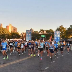 Lee más sobre el artículo Atletismo: BRUNO ÁLVAREZ Y JHOSELYN CAMARGO GANARON EL MEDIO MARATÓN DE ROSARIO