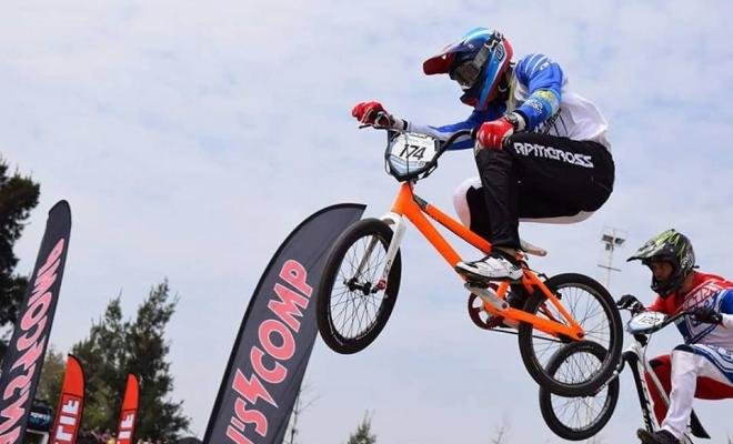 En este momento estás viendo Ciclismo BMX: EXEQUIEL TORRES LLEVÓ A LA ARGENTINA A SEMIFINALES EN MANCHESTER